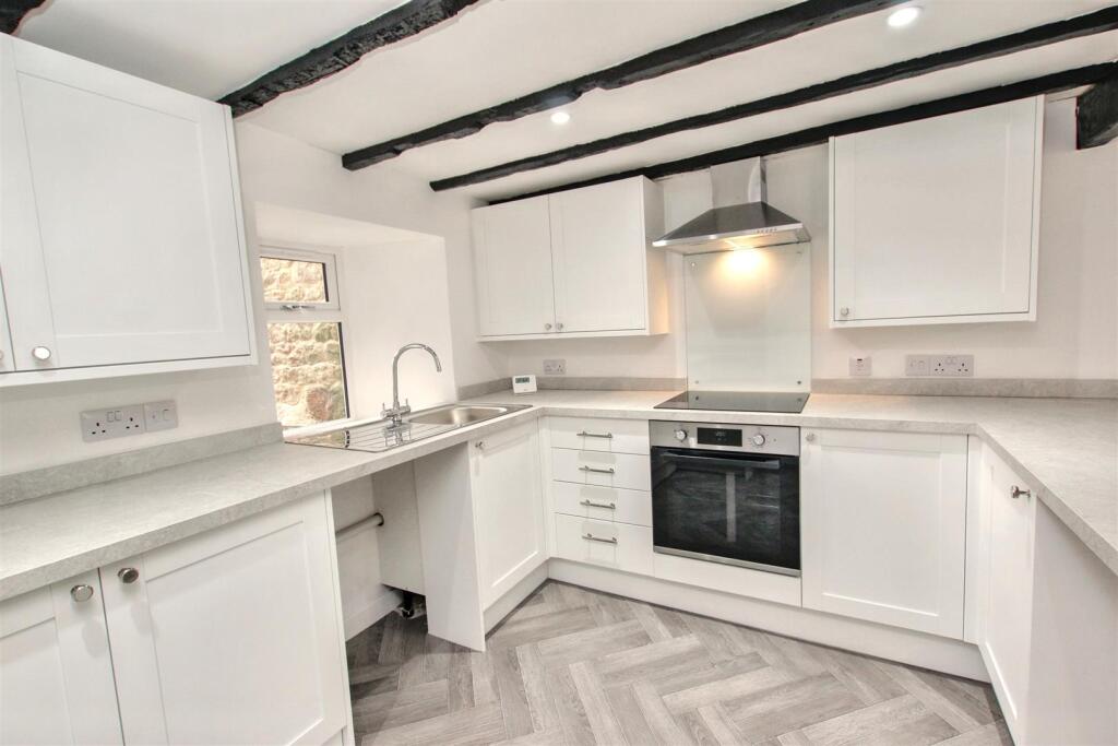 3- Kitchen.jpg
