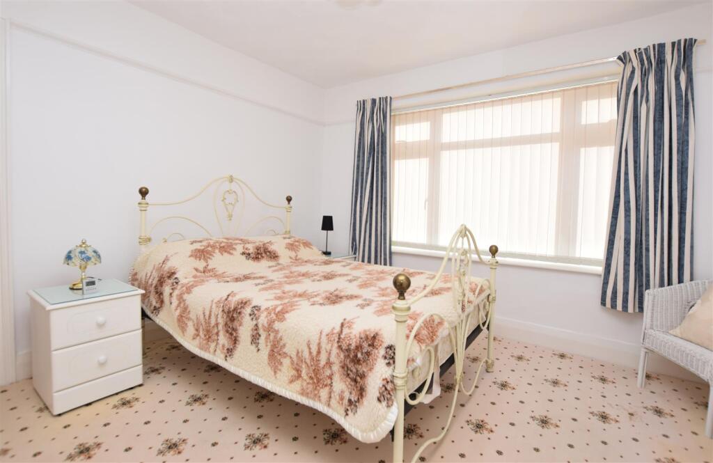 Bedroom 1.JPG