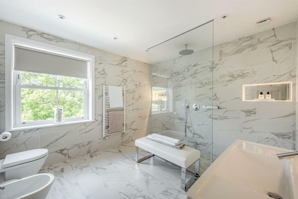 LUXURY FAMILY BATHROOM