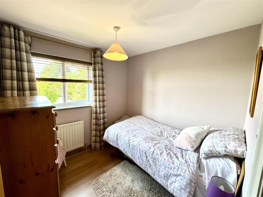 BEDROOM 4