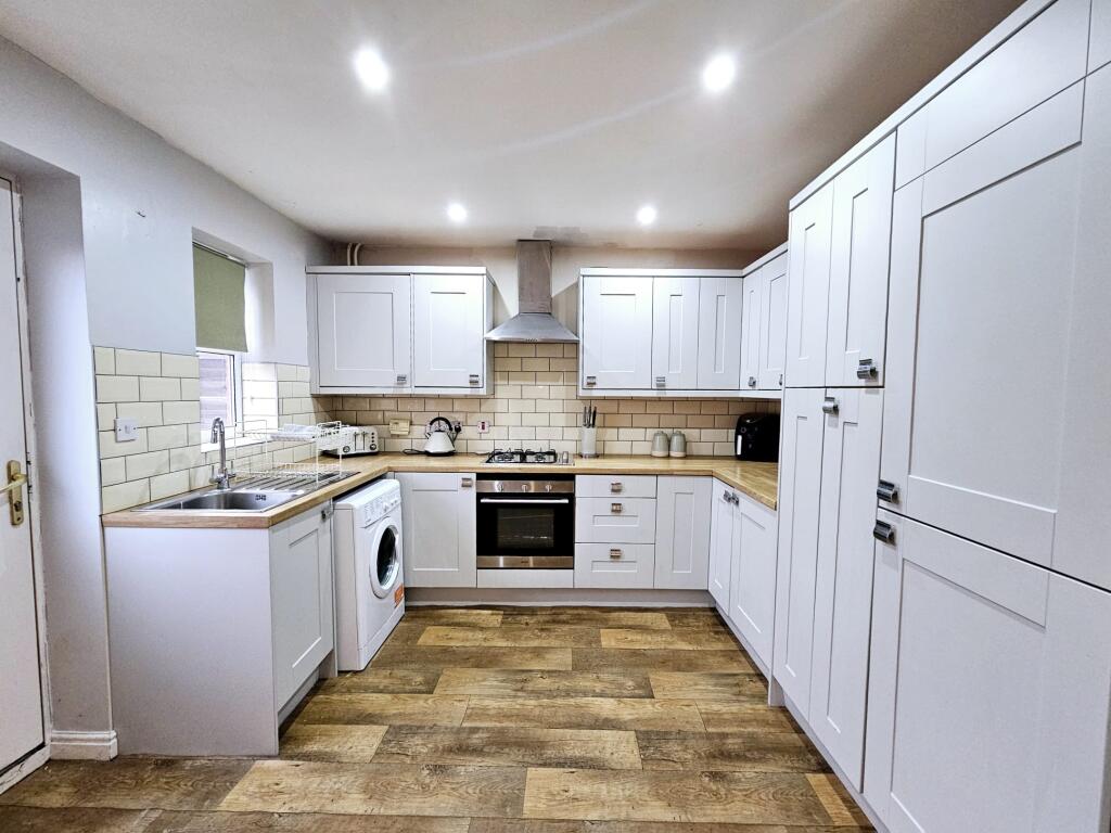 0e04c7a0-5d52-4078-800d-3b51ed822984