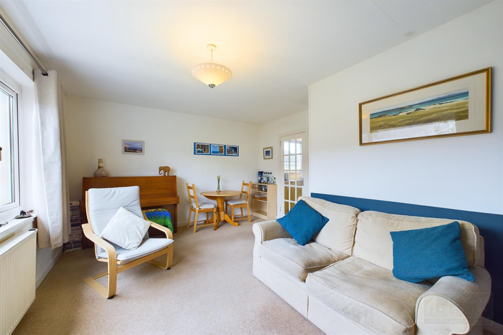Sitting Room &amp; Dining Area