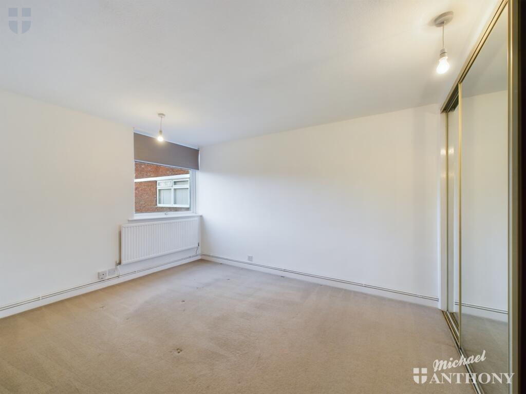 CAM03218G0-PR0472-STILL011