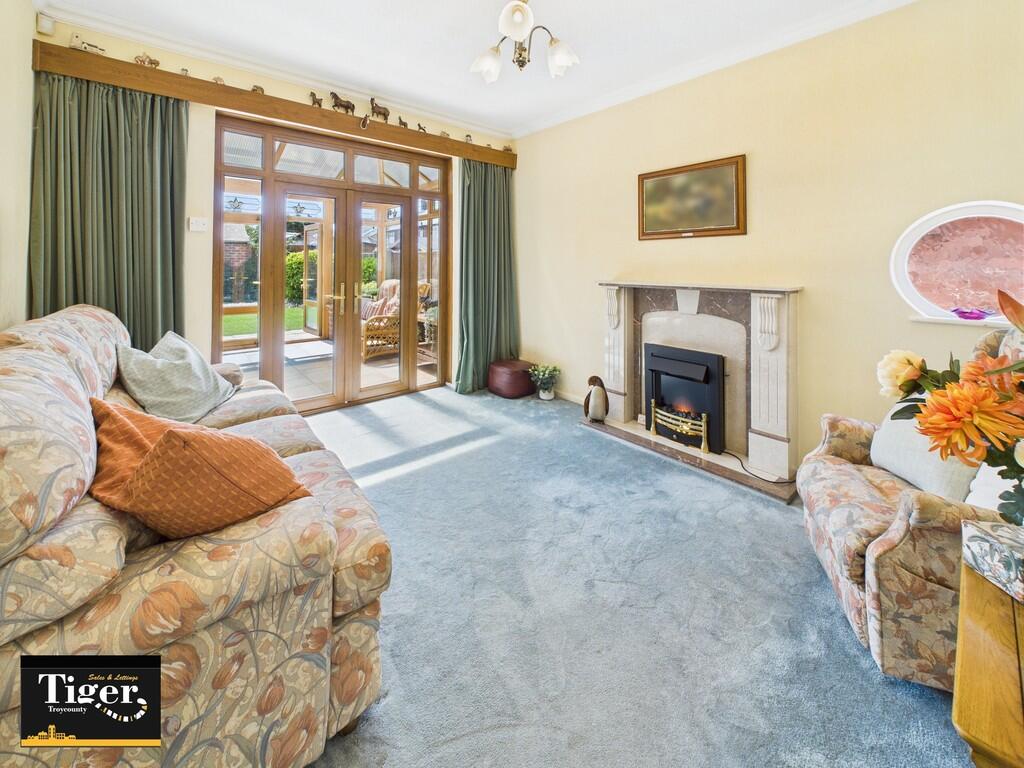 CAM02176G0-PR0596...