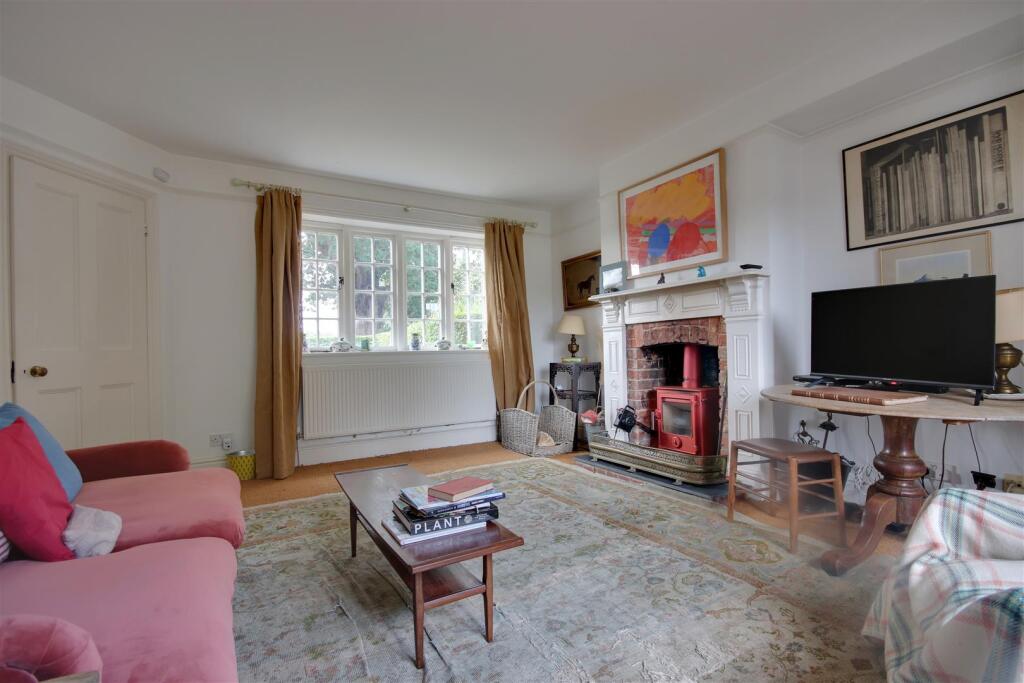 Living room 3.jpg