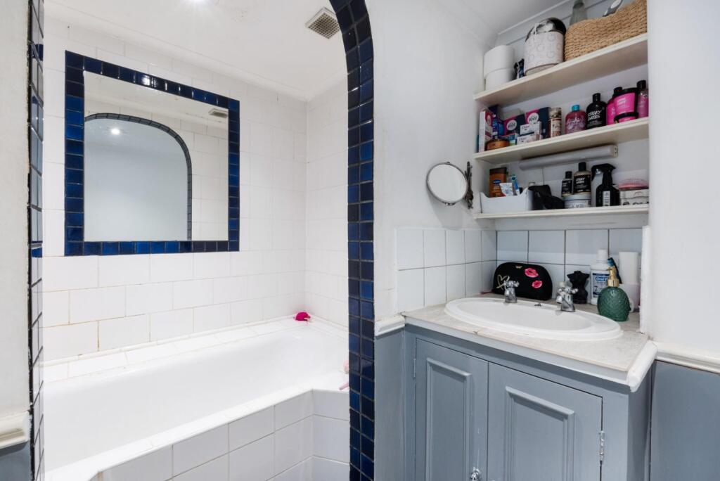 Flat 3, 9 Lower Borough Walls, Bath BA1 1QR-12.jpg