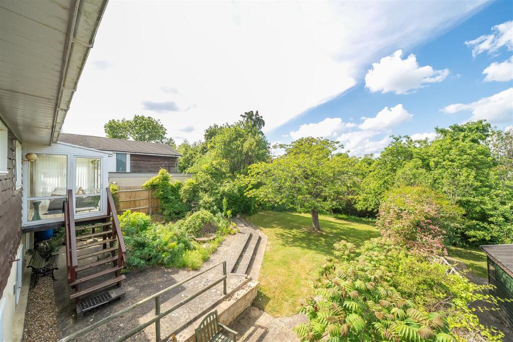 2 Pigeon Hill, Tiffield