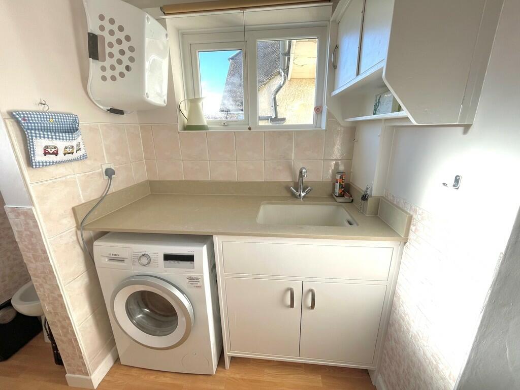 29 Knightscroft A...