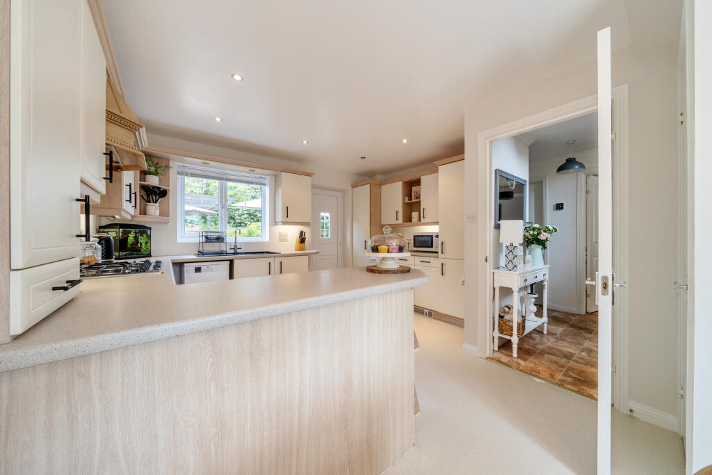 Kitchen / Breakfast Room