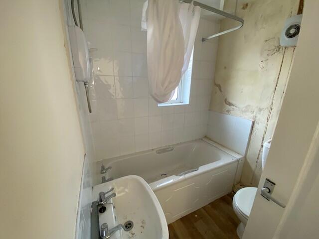 BATHROOM T202506191459.jpg