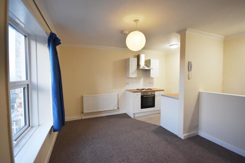 LIVING KITCHEN.JPG