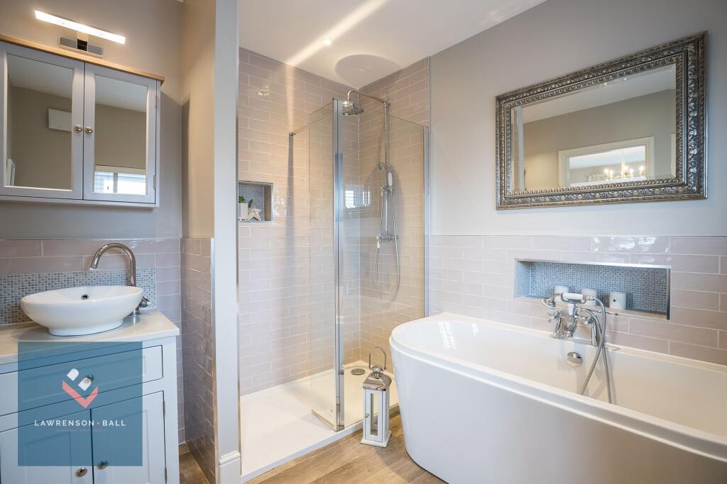 En-Suite Bathroom
