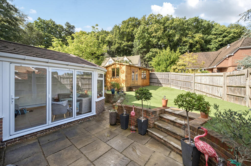 1349513-4-68c1682...