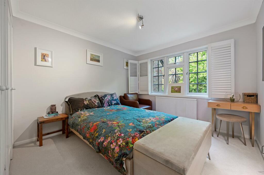 HJ - 34 The Farthings - BedroomA3 (1).jpg