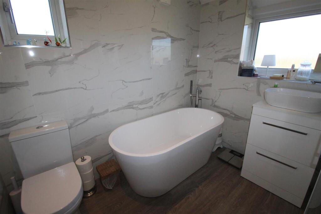 Fylde Rd, 29, bathroom (3).JPG