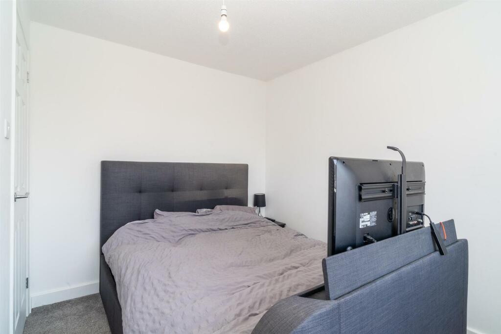 008-14 Bray Close.jpg