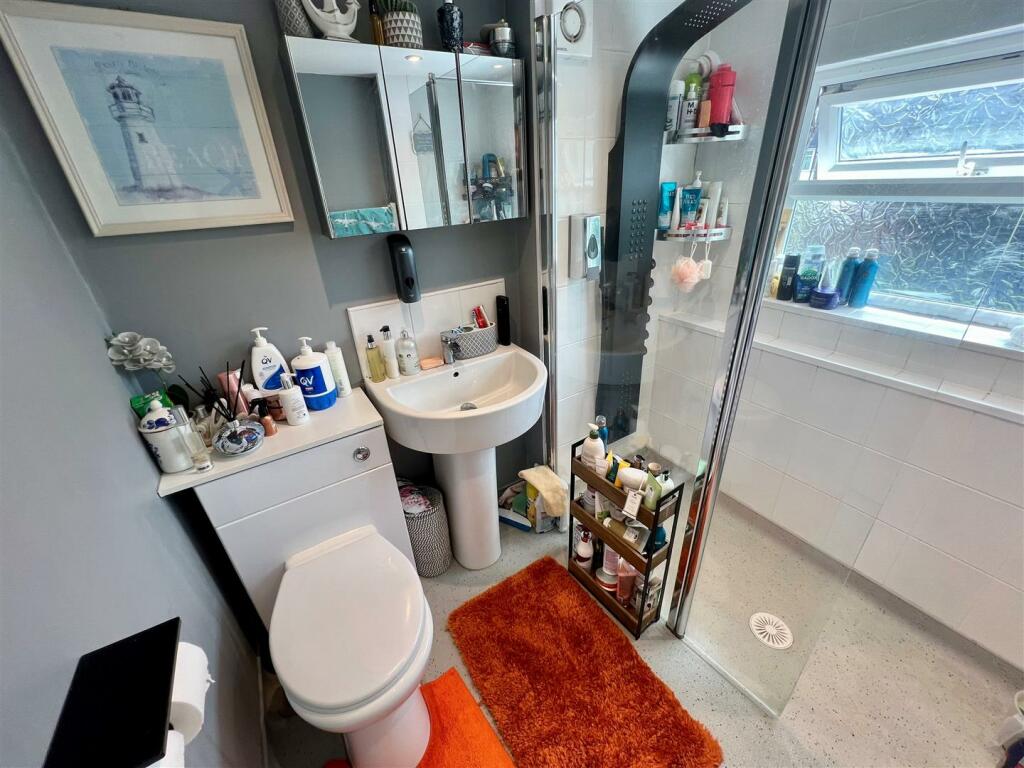 SHOWER ROOM