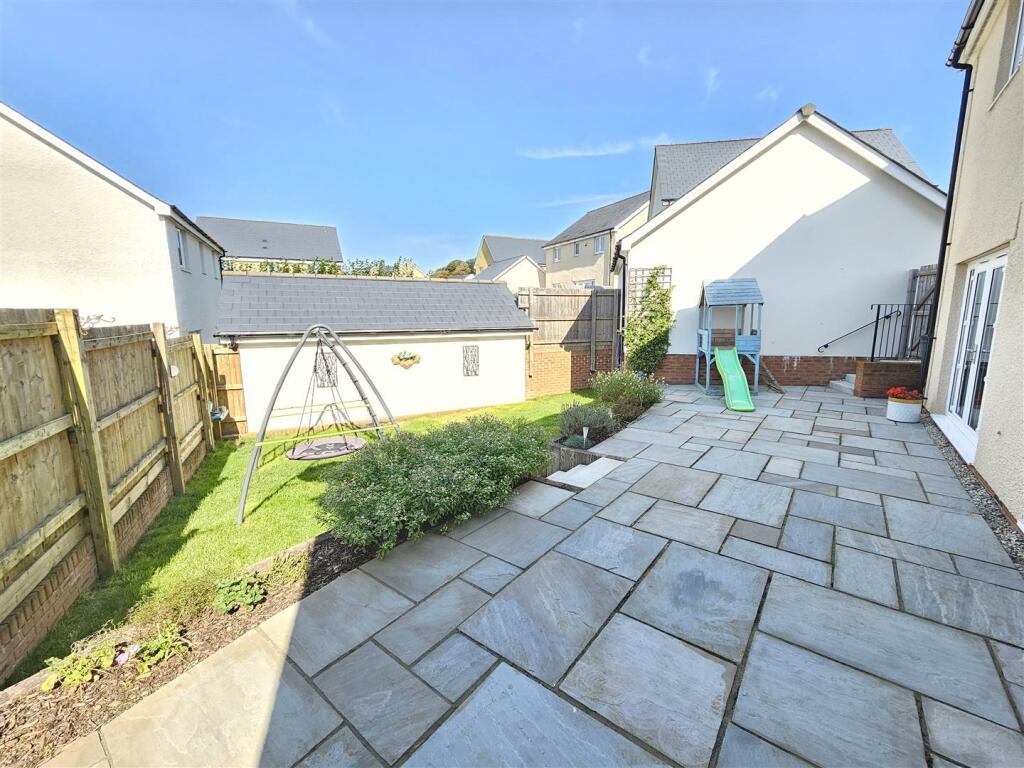 Rear GARDEN (2).jpg