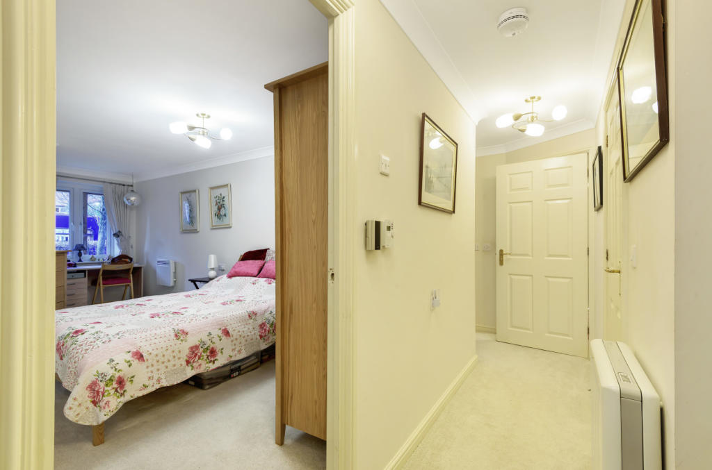 Bedroom/Hallway