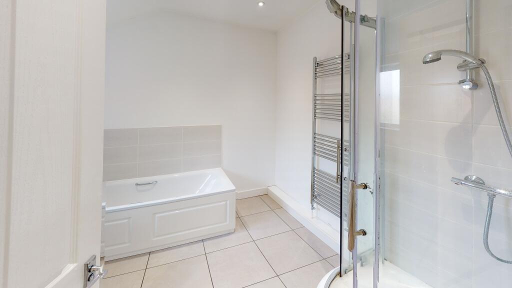 7-Gorse-Hill-Bathroo