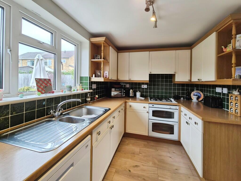 03ddf6d2-10000340...