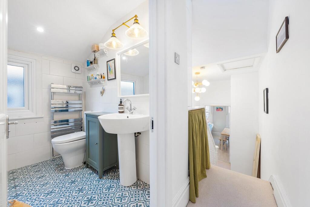 Bathroom (2).JPG