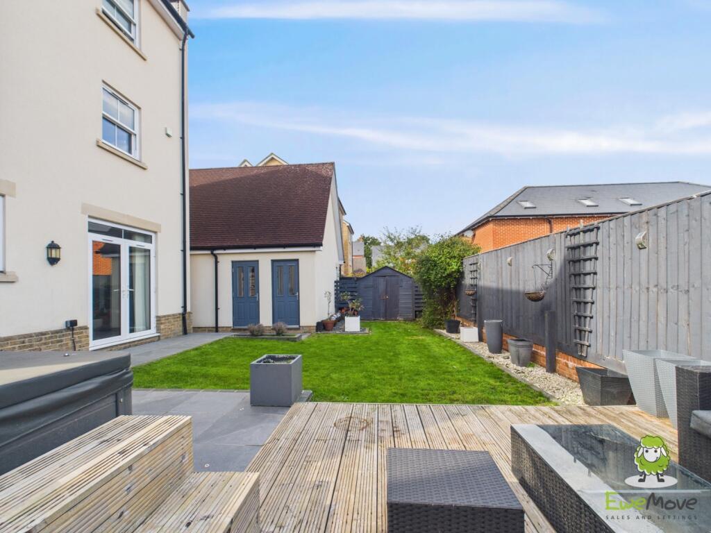 EweMove Estate Agents Basingstoke - Rockbourne Roa