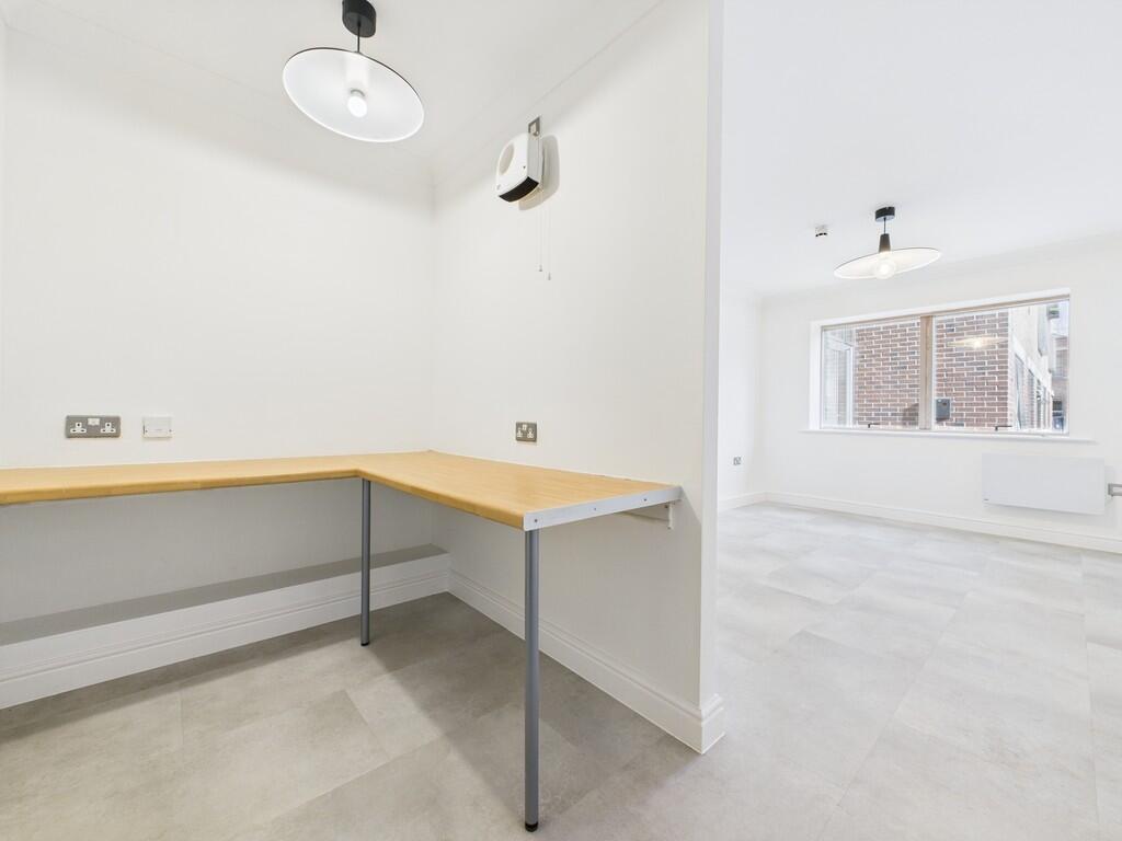 CAM04273G0-PR0094...