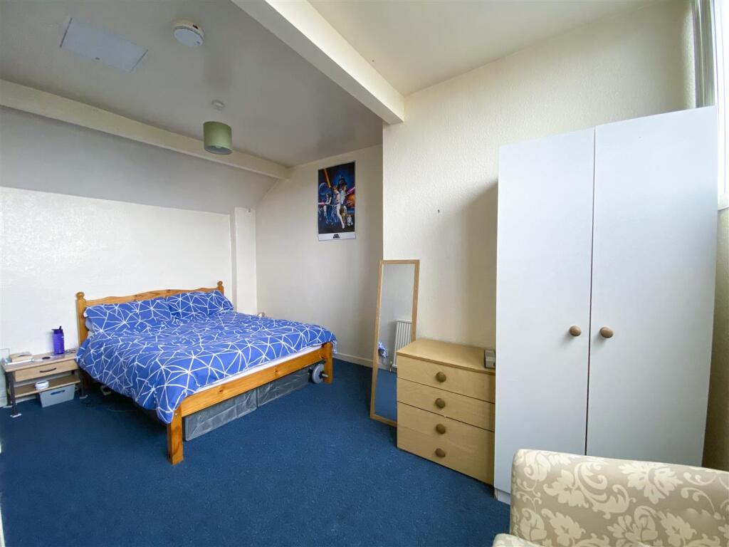 Bedroom 4.jpg