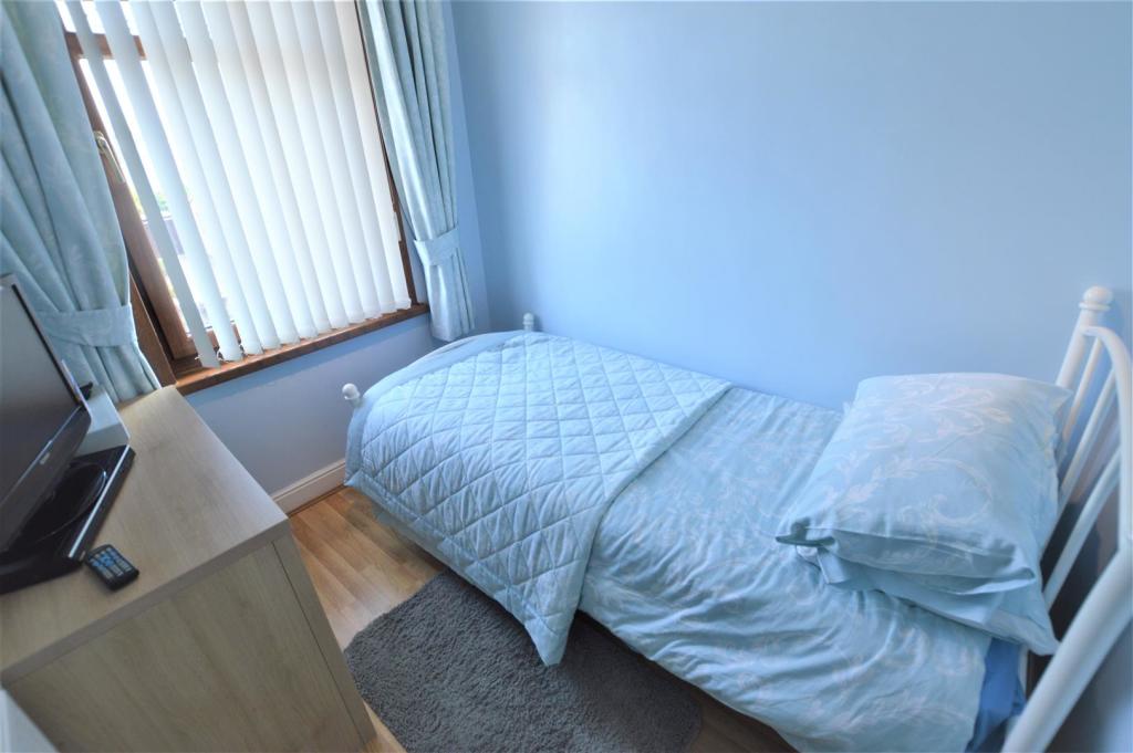 Bed3b.JPG