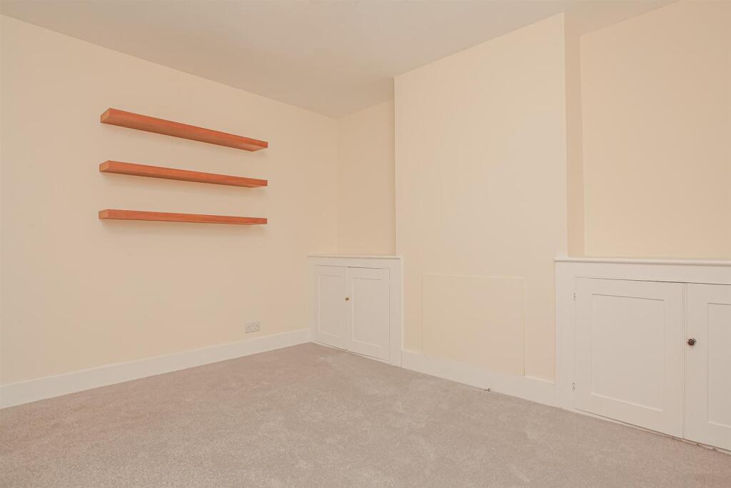 Lounge Diff Angle.jpg