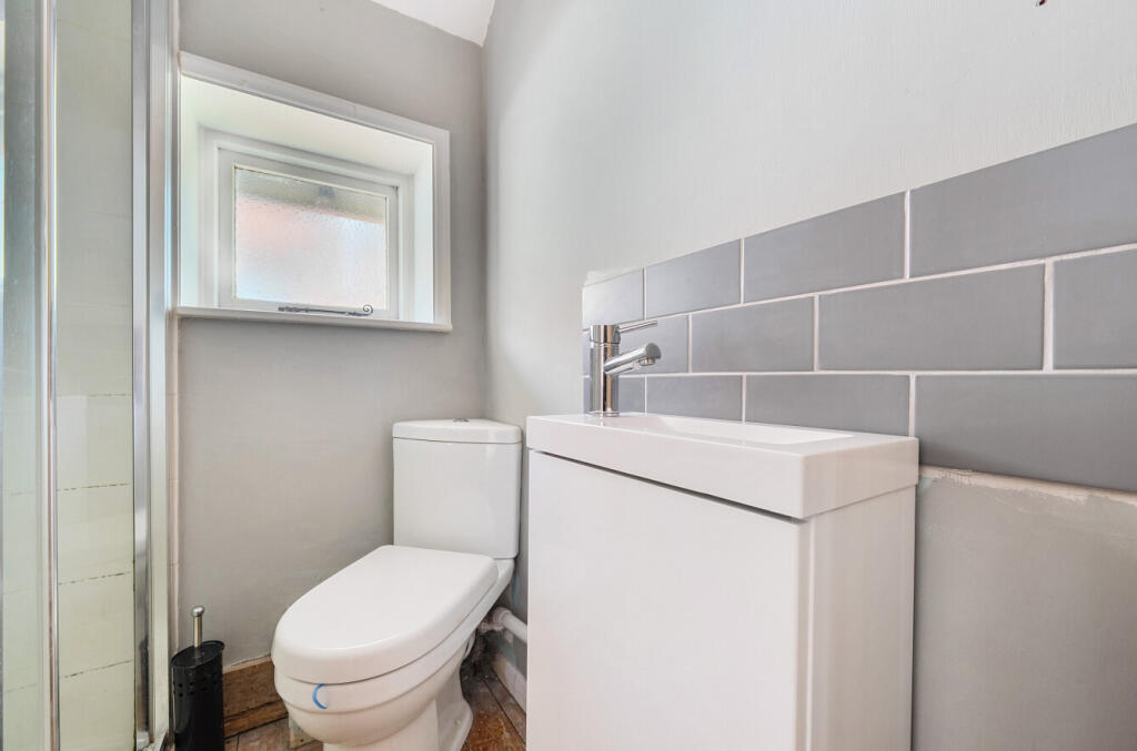 1296551-683043670...