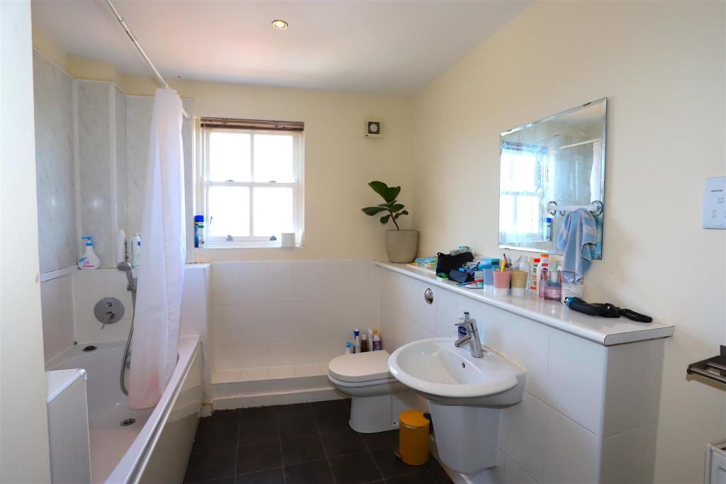 Bathroom.JPG