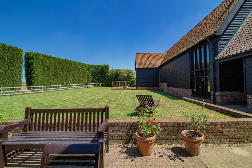 2 Clamp Farm Barns [Rear Garden] 02.jpg