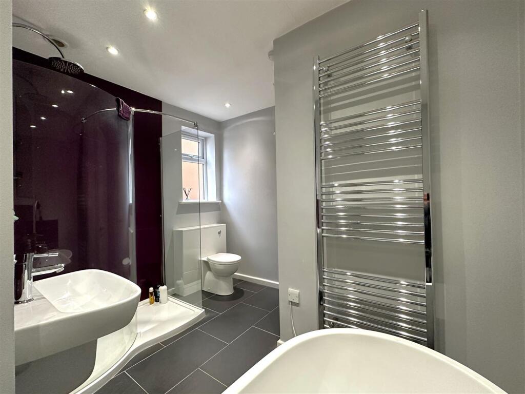 Four-Piece Family Bathroom 670