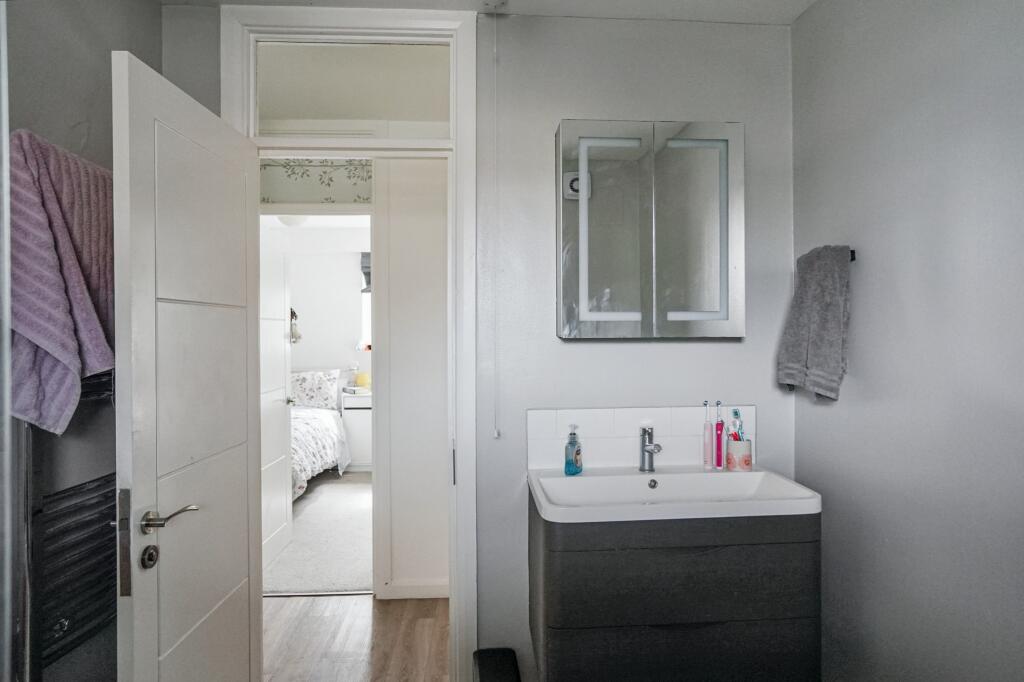 Flat 14, Albert Starr House, Haddonfield Estate, Bush Road, Surrey Quays, London SE8 5AS