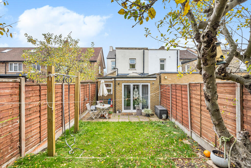 172 Whitestile Rd...