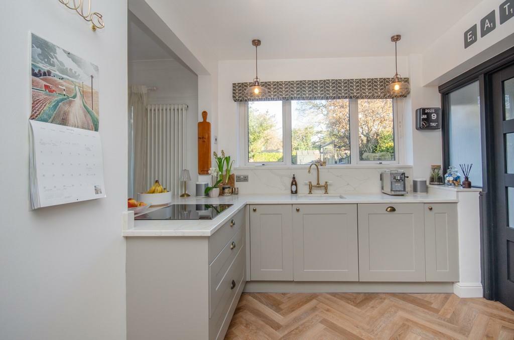 Kitchen pic 2.jpg
