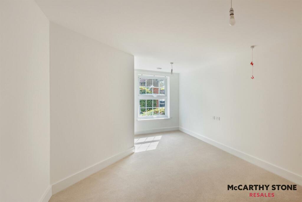 8610220-interior02-800.JPG