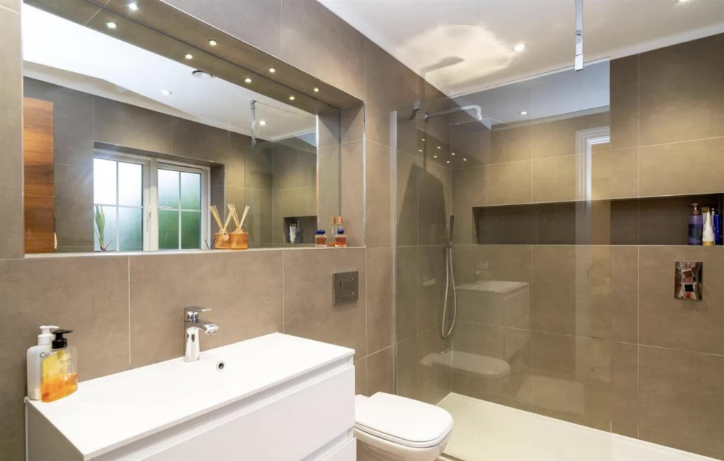 Ensuite (Bedroom 1)