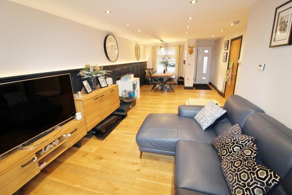 Lounge/Dining Room