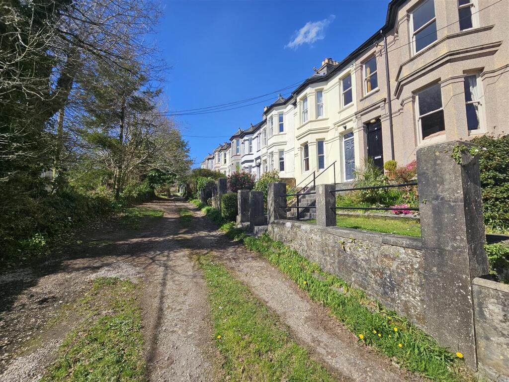 Access lane to front.jpg