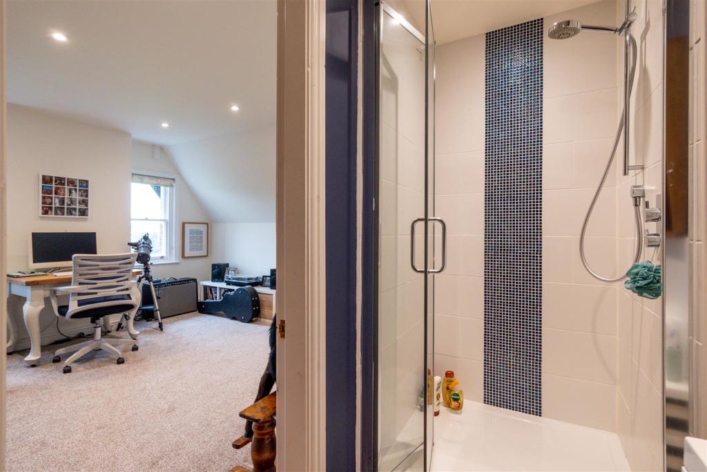 En Suite Shower Room Aspect 2.jpg