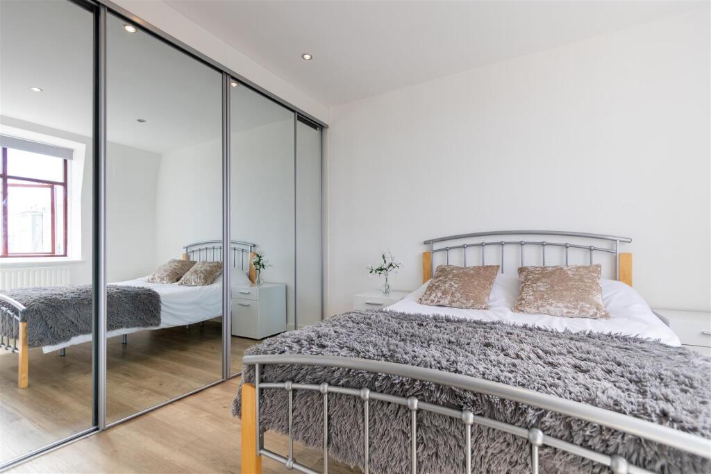 bedroom 11.jpg