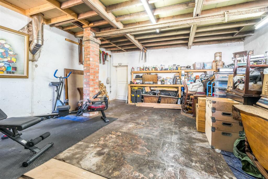 GARAGE