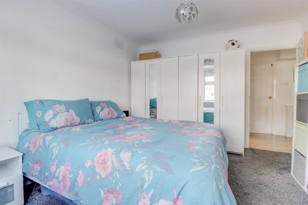 3 CARRUTHERS CLOSE INSIDE-3.jpg