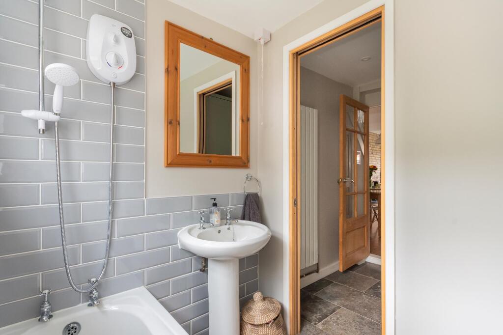 2H0RSW - Bathroom C.jpg