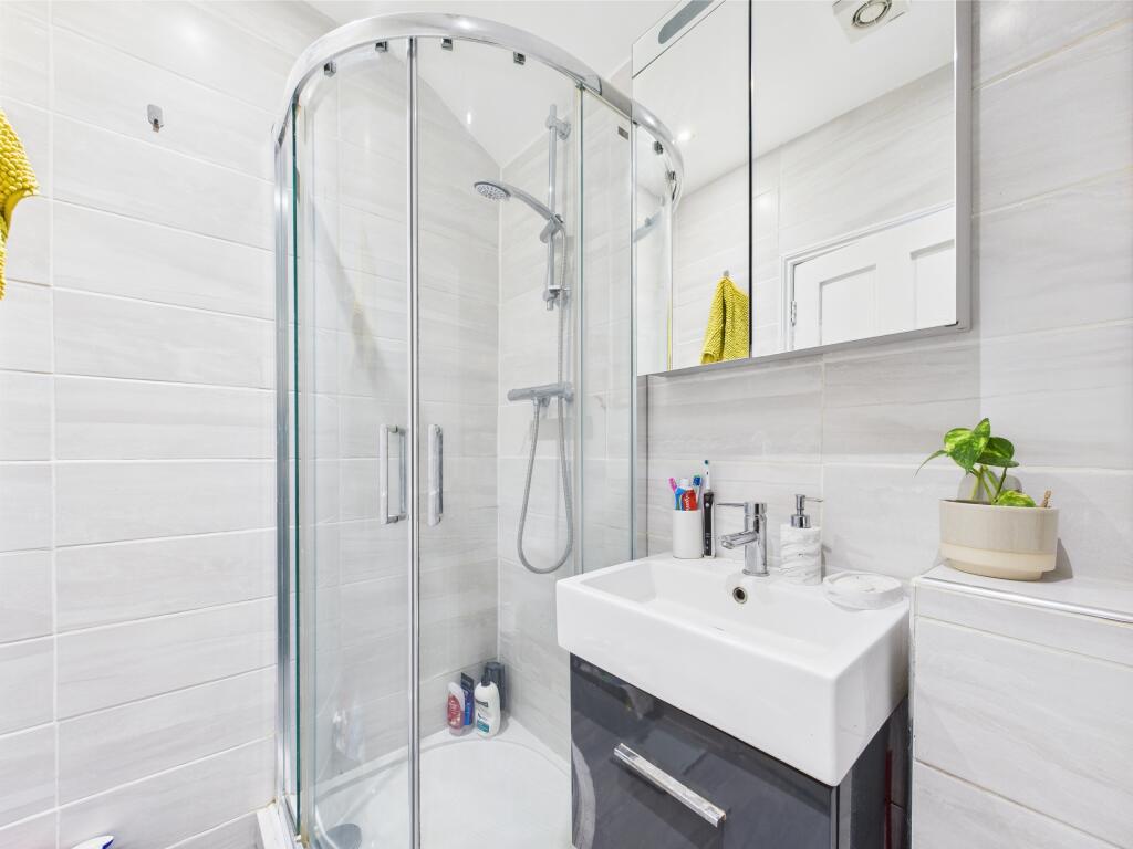 CAM01354G0-PR0520-STILL009