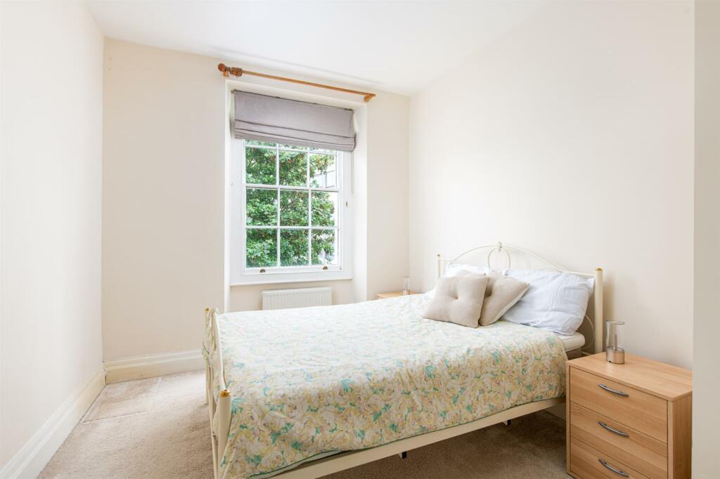 Bedroom1_1.jpg
