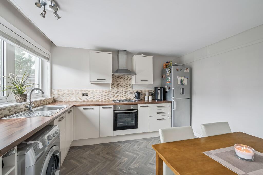 Kitchen / Dining Area